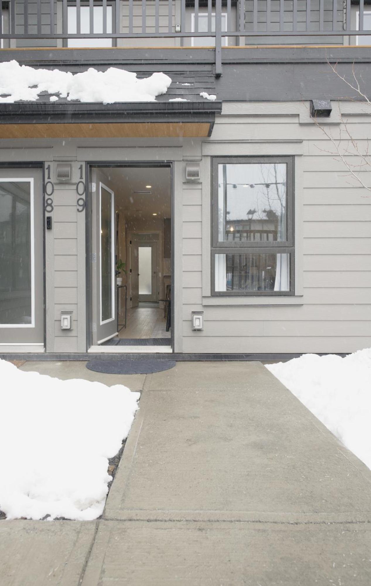 Enchanted Mountain Getaway * Canmore